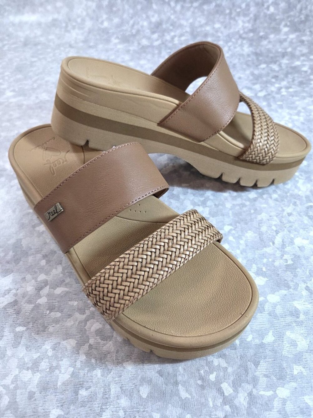NWOT Reef Horizon Tan Platform Slide Sandals Size 8